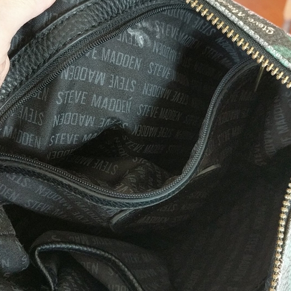 STEVE MADDEN CLUTCH! - Picture 10 of 12